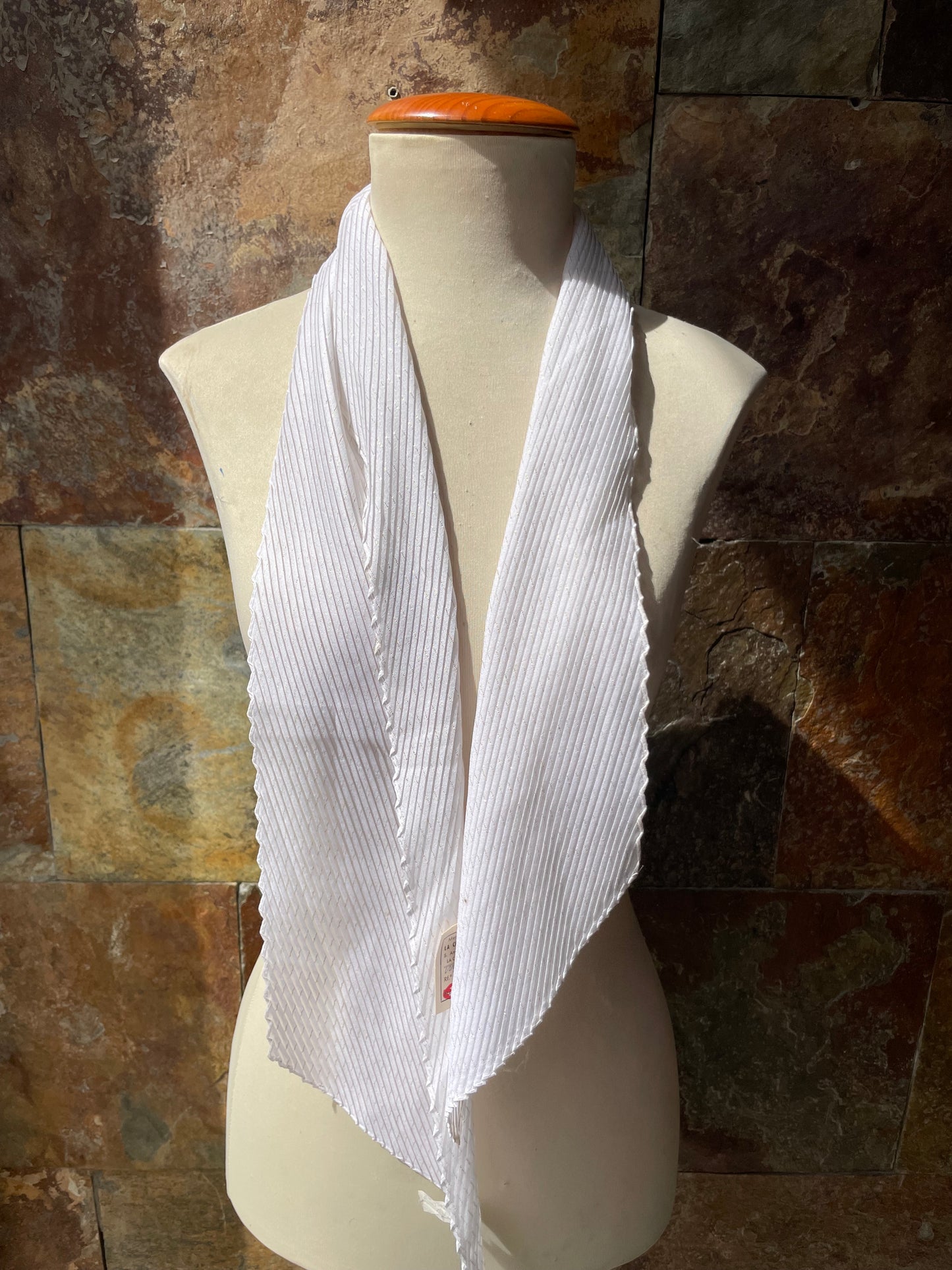Foulard vintage italiano años 70 color hueso y dorado