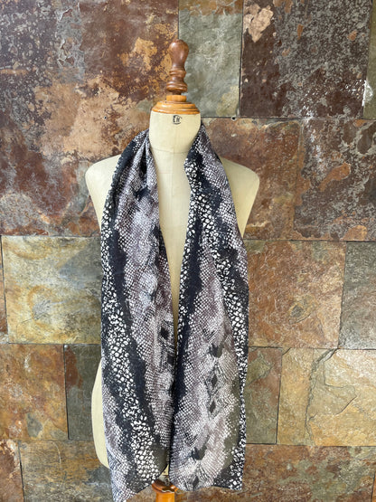 Foulard vintage italiano años 70 color negro y blanco DOMINGUEZ