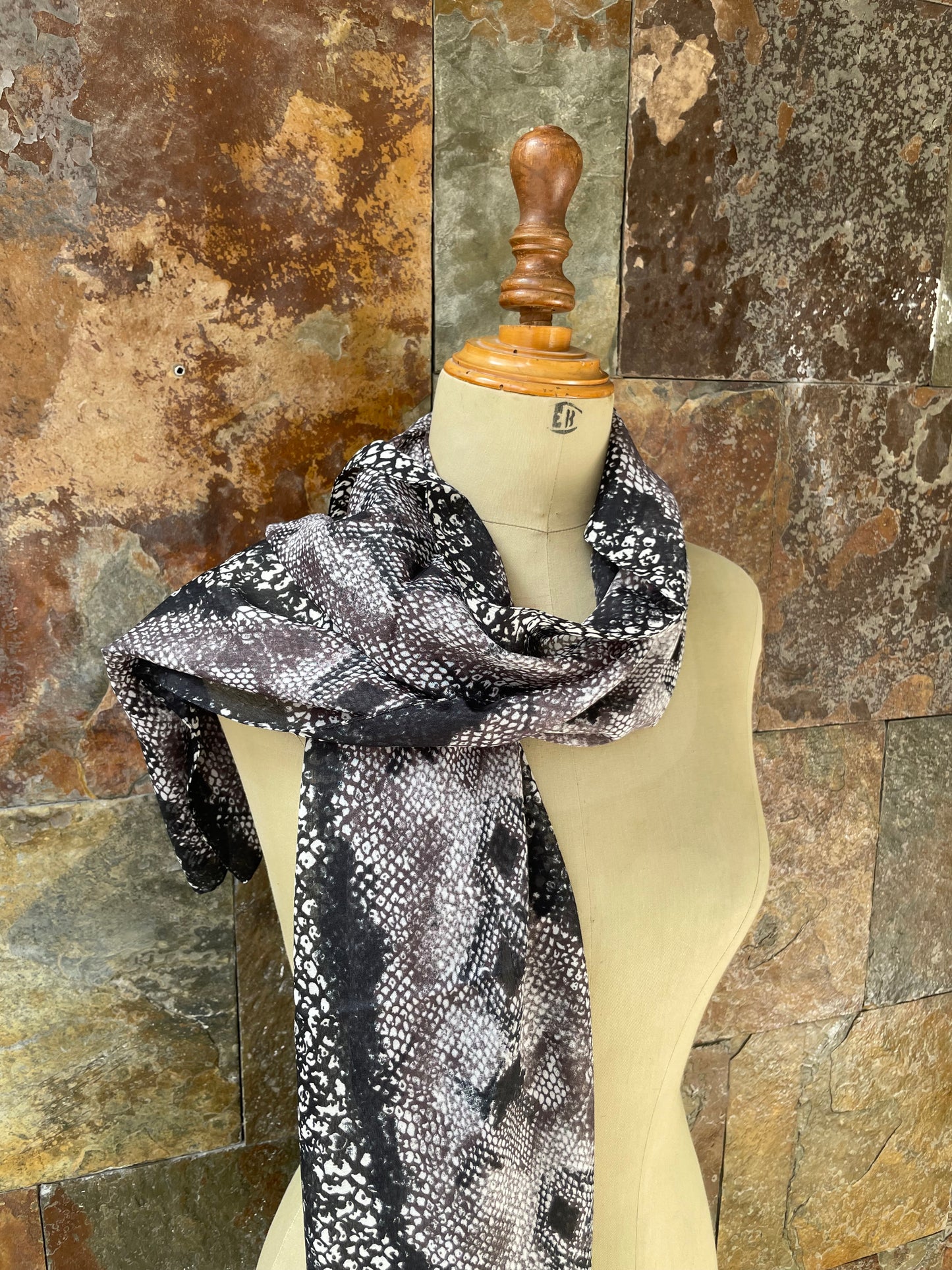 Foulard vintage italiano años 70 color negro y blanco DOMINGUEZ
