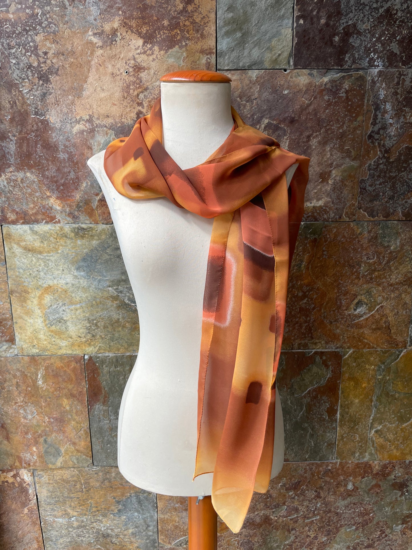 Foulard vintage italiano años 70 colores ocre, naranja y marrón DOMÍNGUEZ