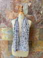 Foulard vintage italiano años 70 en color blanco y negro con estampado de flores