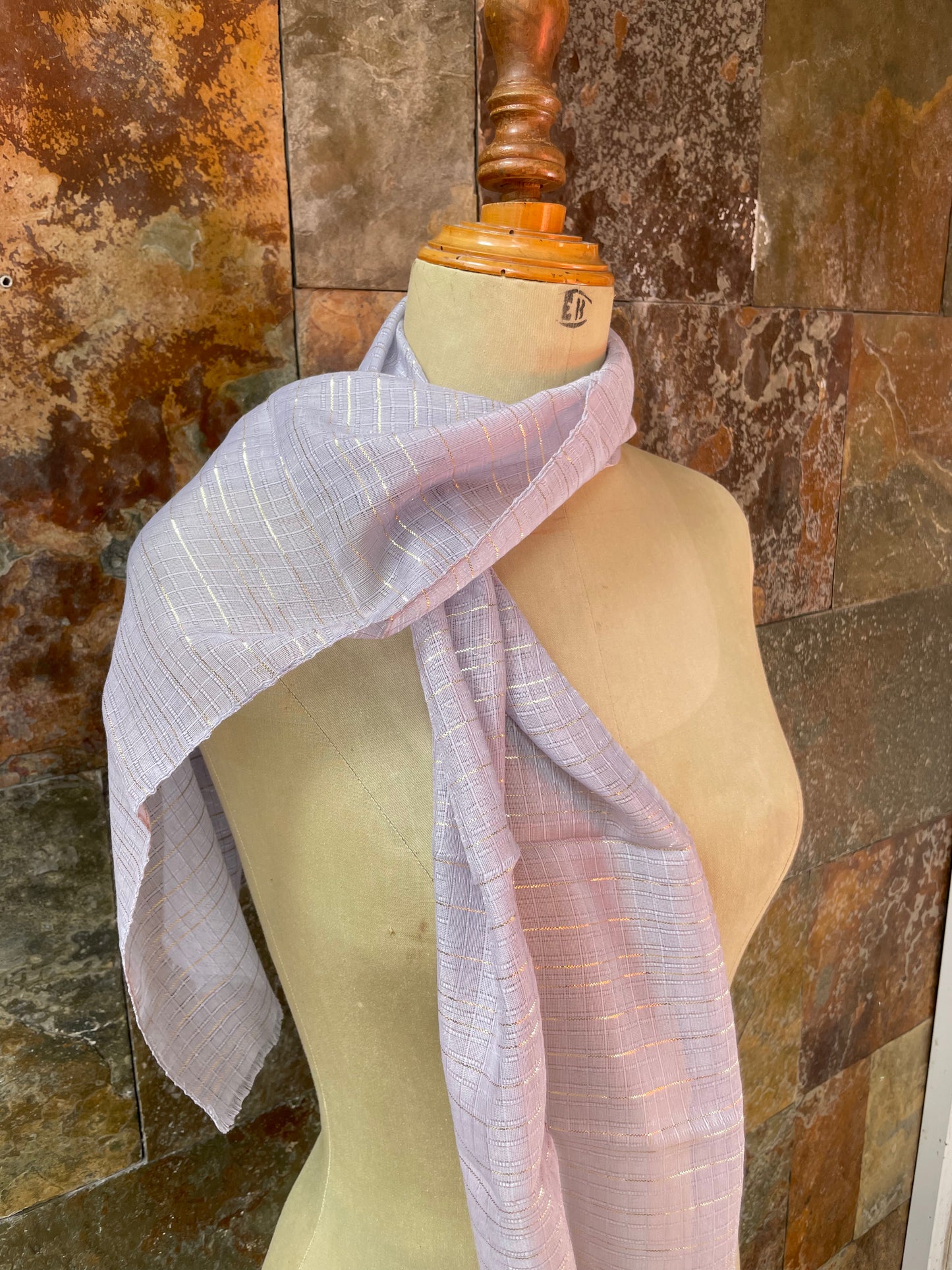 Foulard vintage italiano años 70 en color malva claro y dorado TEXSCOTT