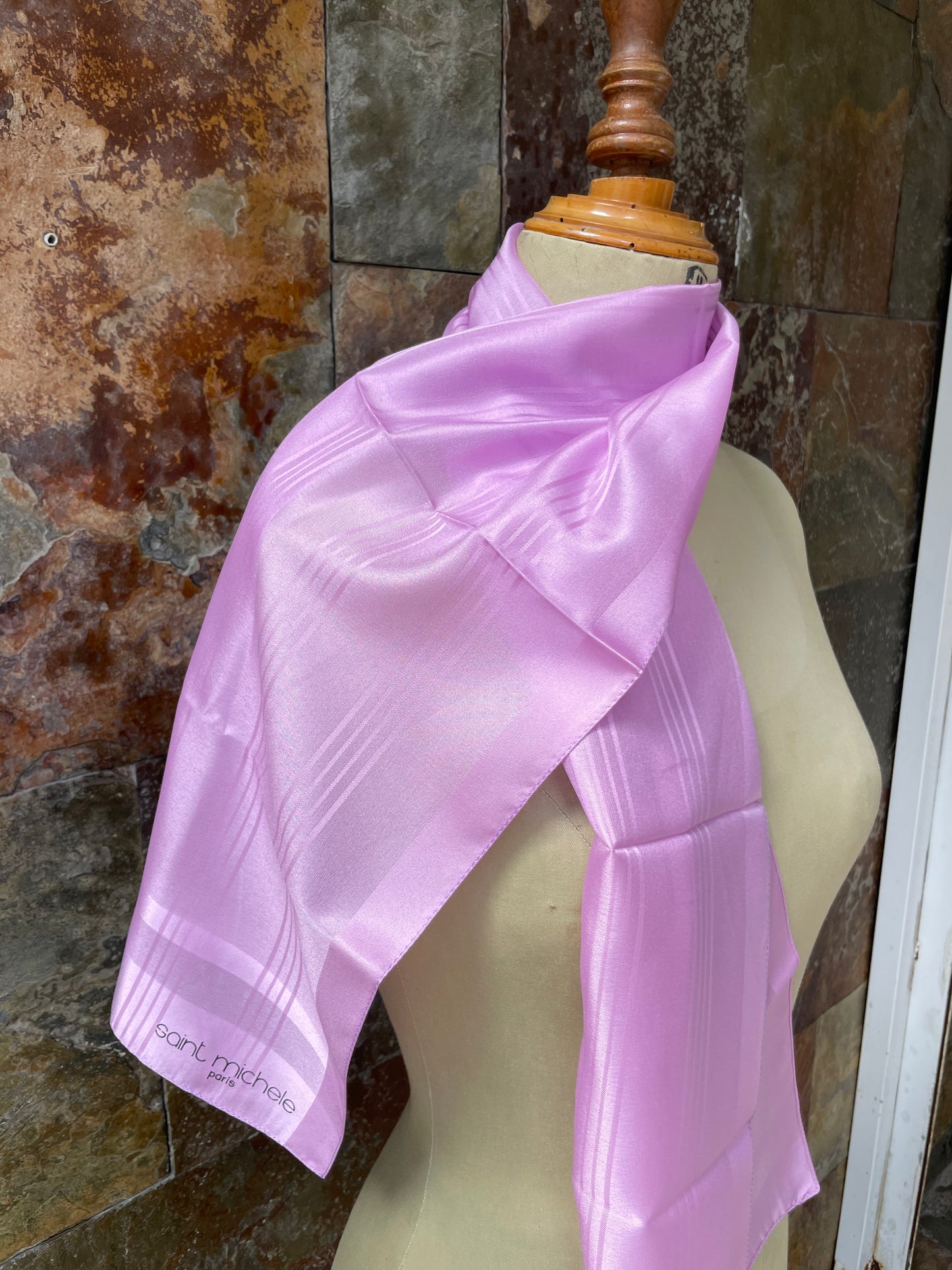 Foulard vintage italiano años 70 en color rosa SAINT MICHELE