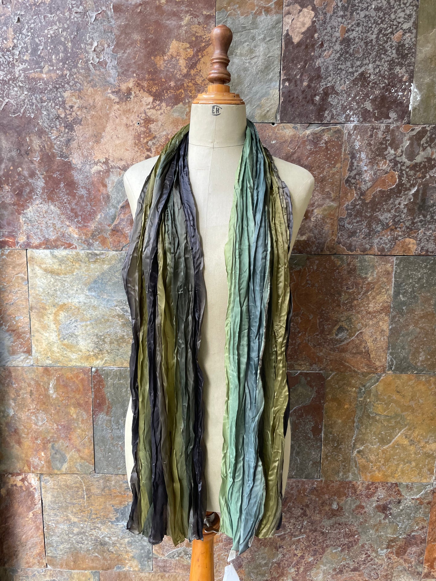 Foulard vintage italiano años 70 en tonos verdes y marrones