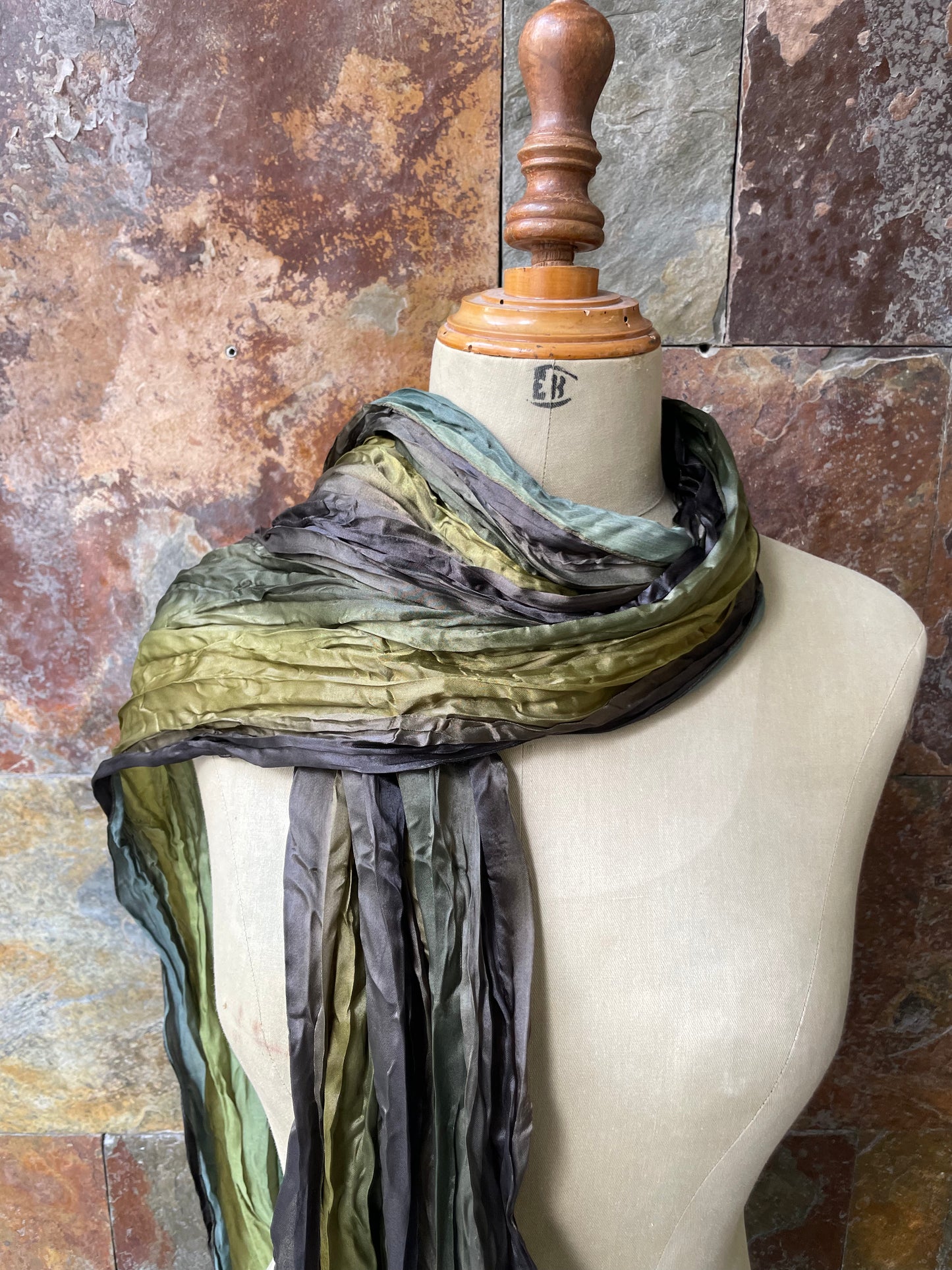 Foulard vintage italiano años 70 en tonos verdes y marrones