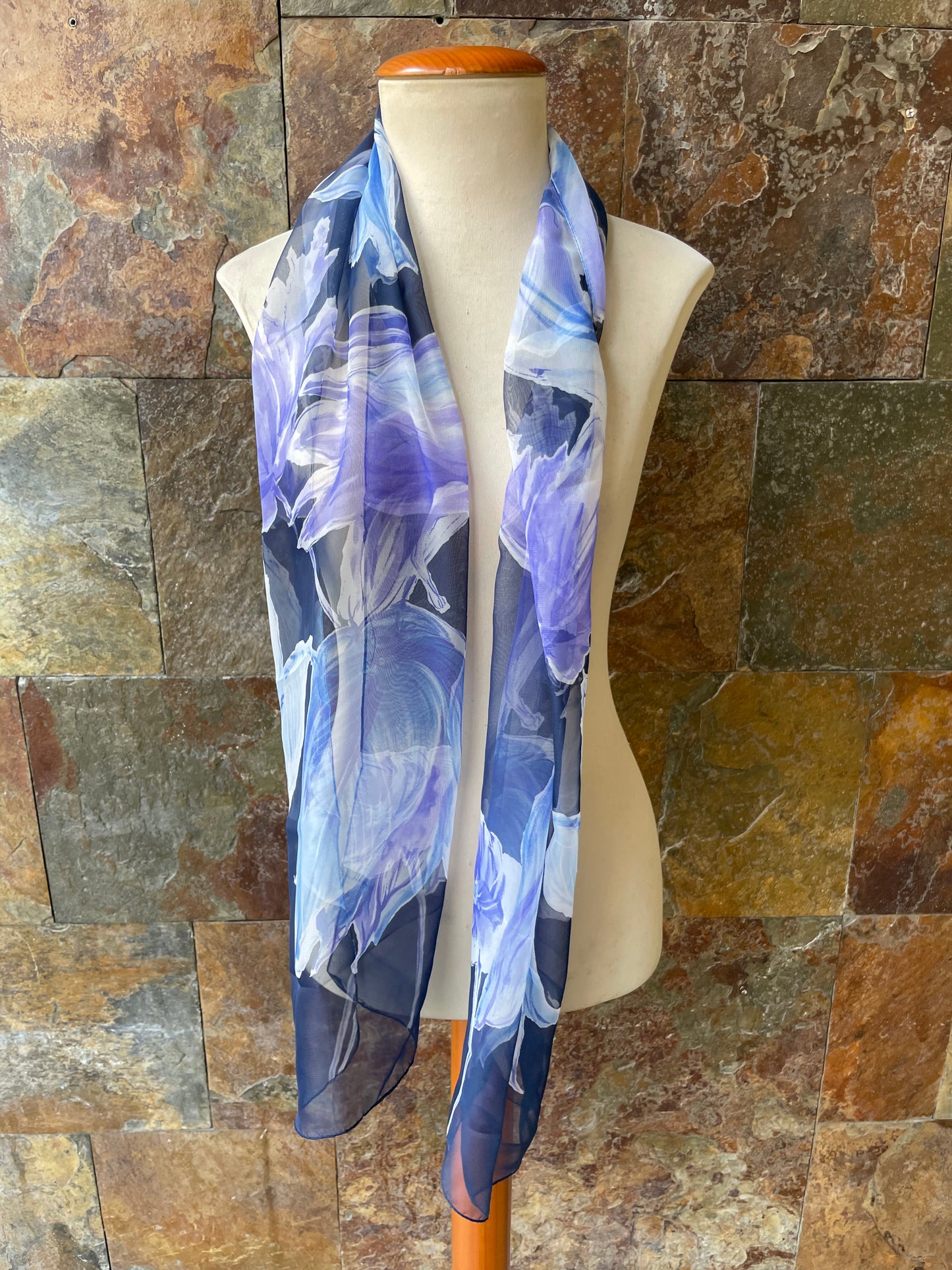 Foulard vintage italiano, tonos azules y malvas