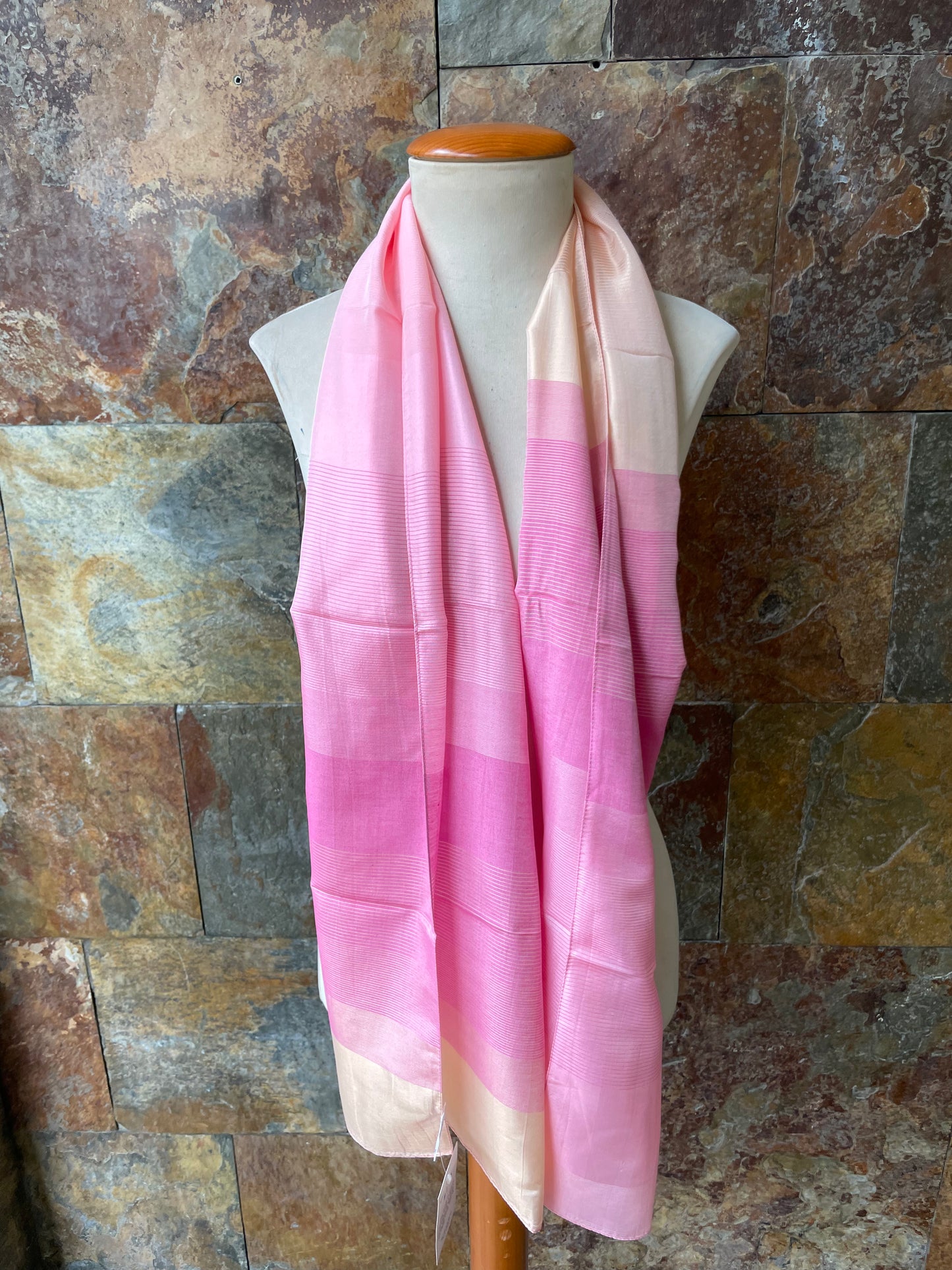 Foulard vintage italiano en tonos rosas y salmón de seda y algodón DOMINGUEZ