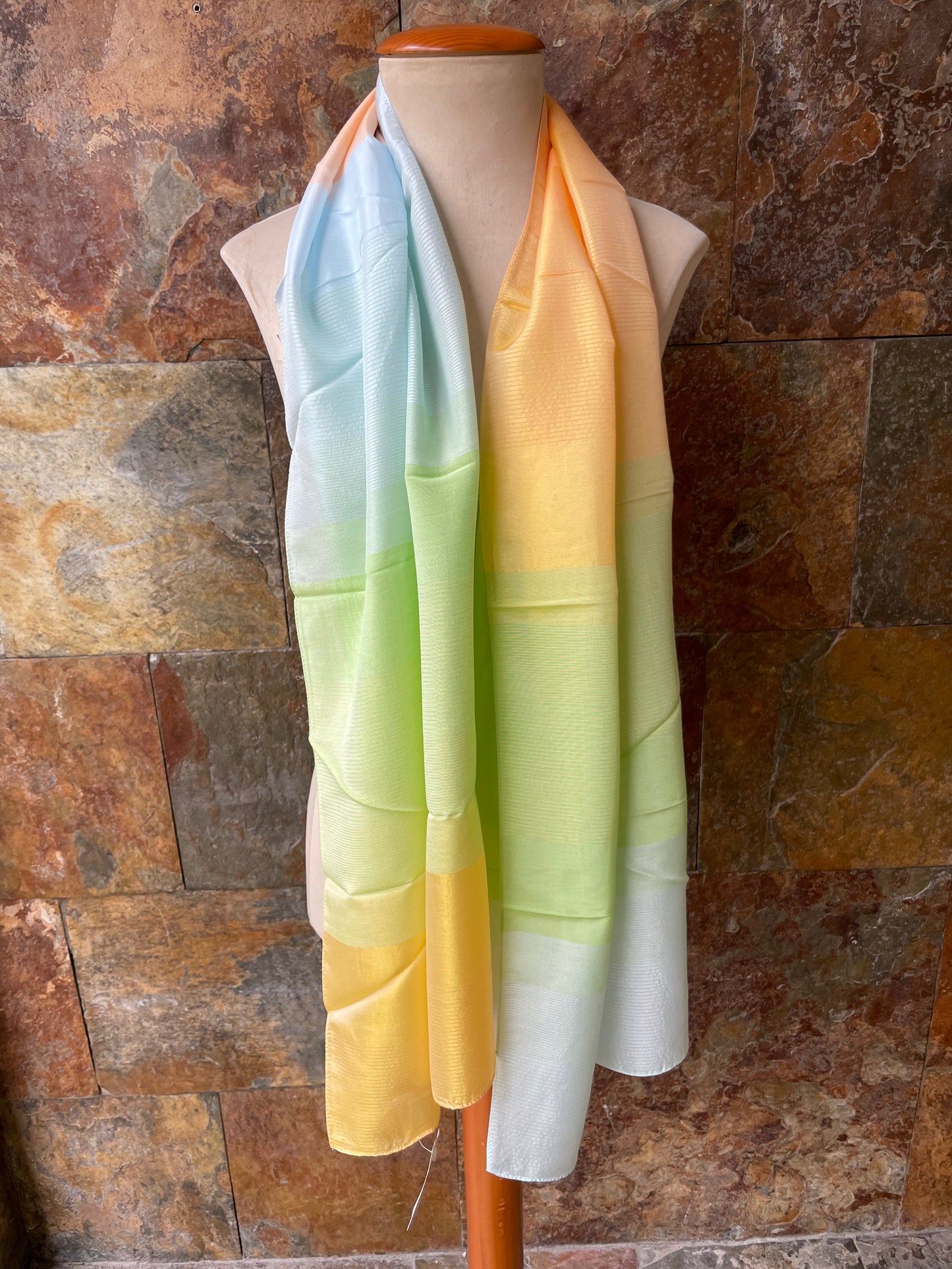 Foulard vintage italiano en tonos verdes y amarillos