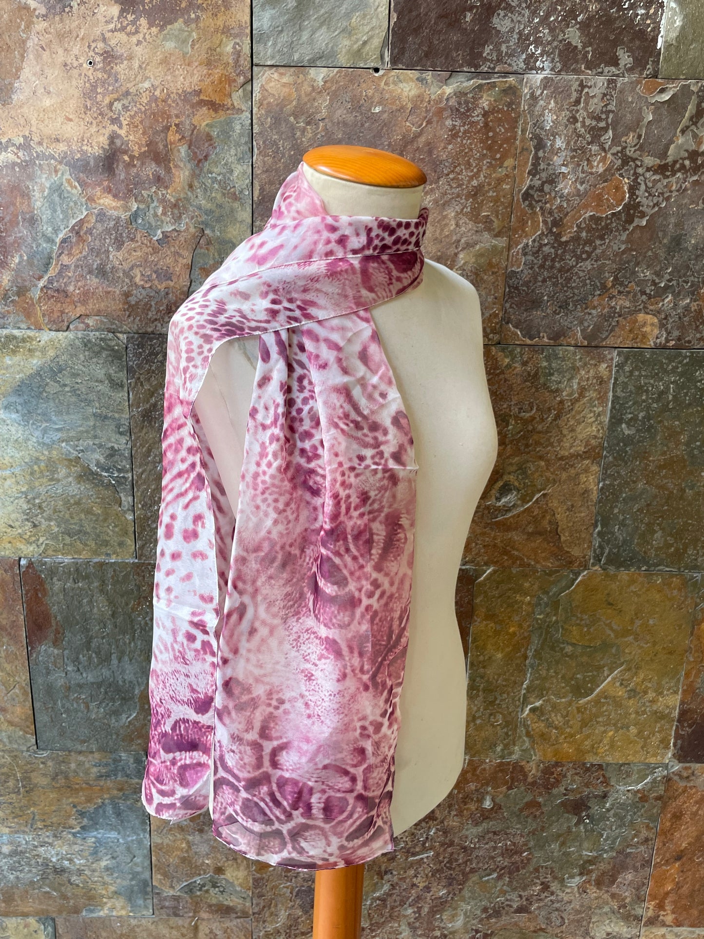 Foulard vintage italiano, tonos rosas con estampado animal print DOMINGUEZ