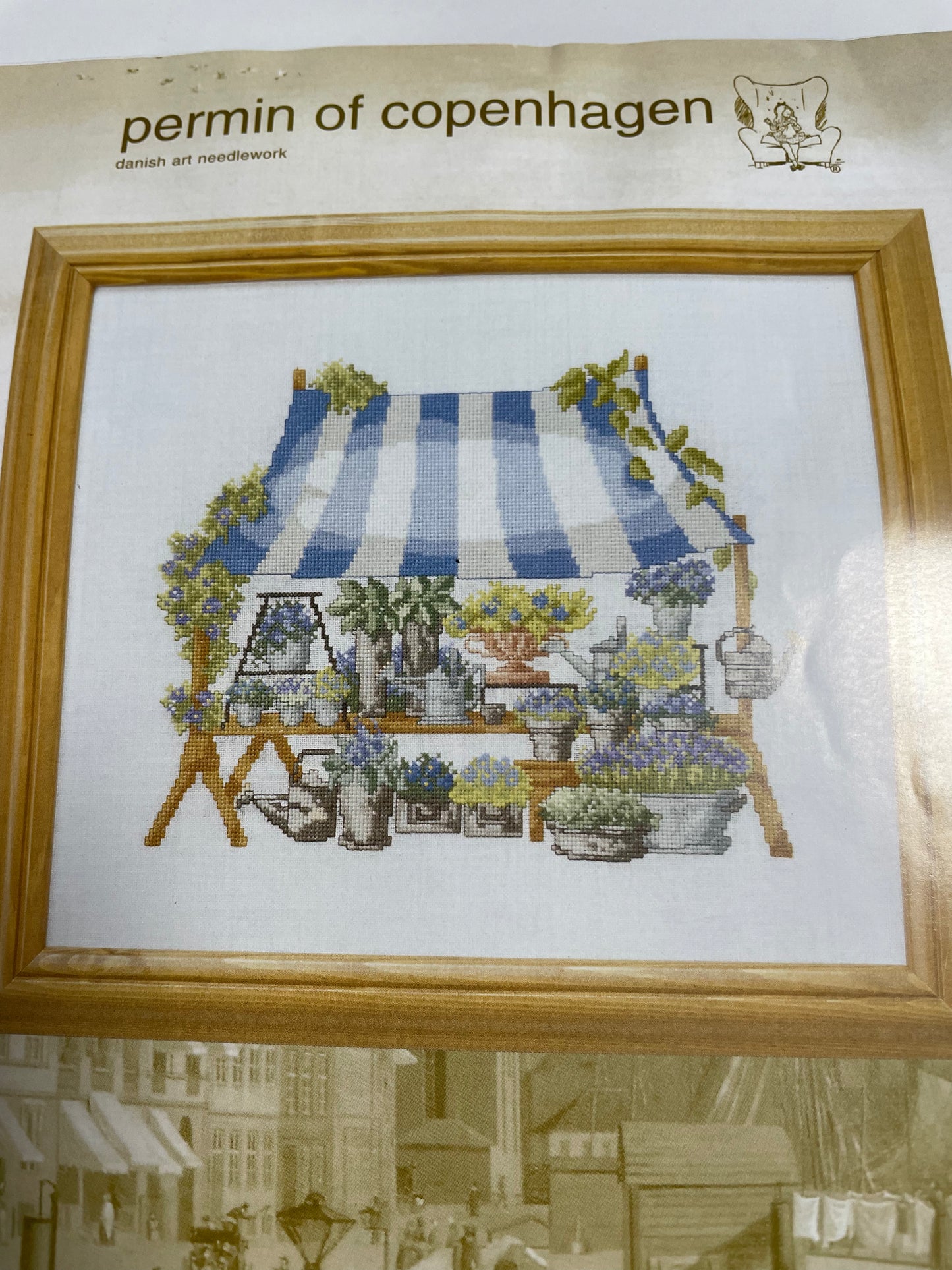 Kit de punto de cruz Danish art Needlework- 35x30cm - "Puesto de mercado en Copenhagen"- hilos incluidos