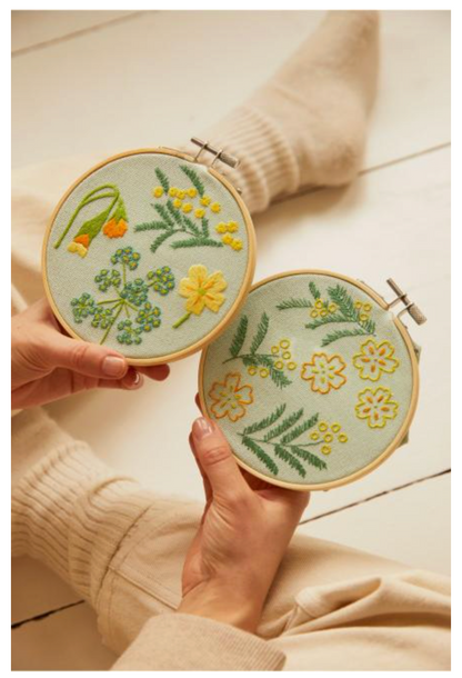 Kit doble de bordado "El jardín encantado" DMC