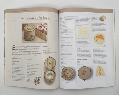 Libro "Home sweet home" Une boîte á couture brodée By Carolyn Pearce / Les éditions de saxe (Idioma francés)