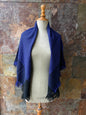 Manta vintage con fleco en color azul y negro - Único en stock