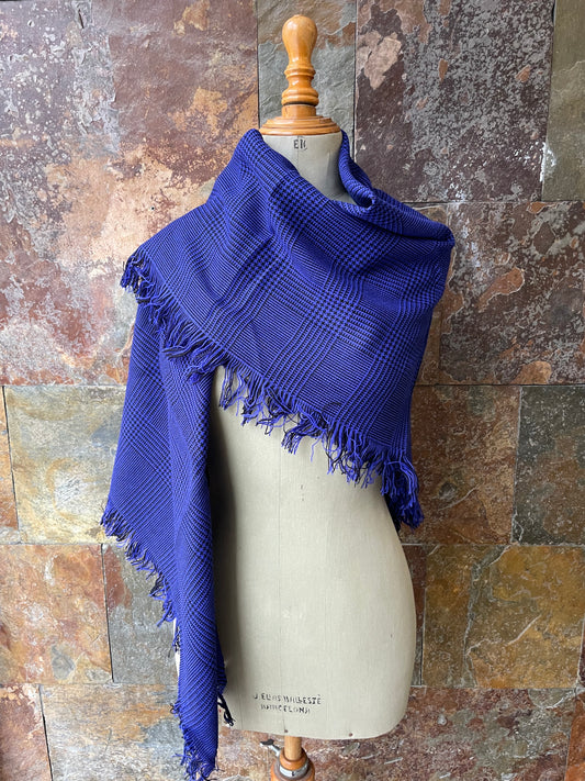 Manta vintage con fleco en color negro y azul - Único en stock