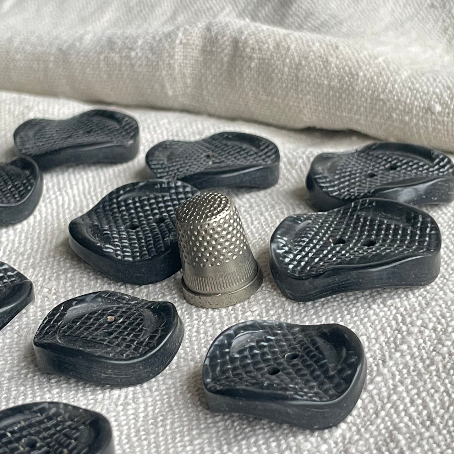 Pack 13 botones vintage de pasta color gris