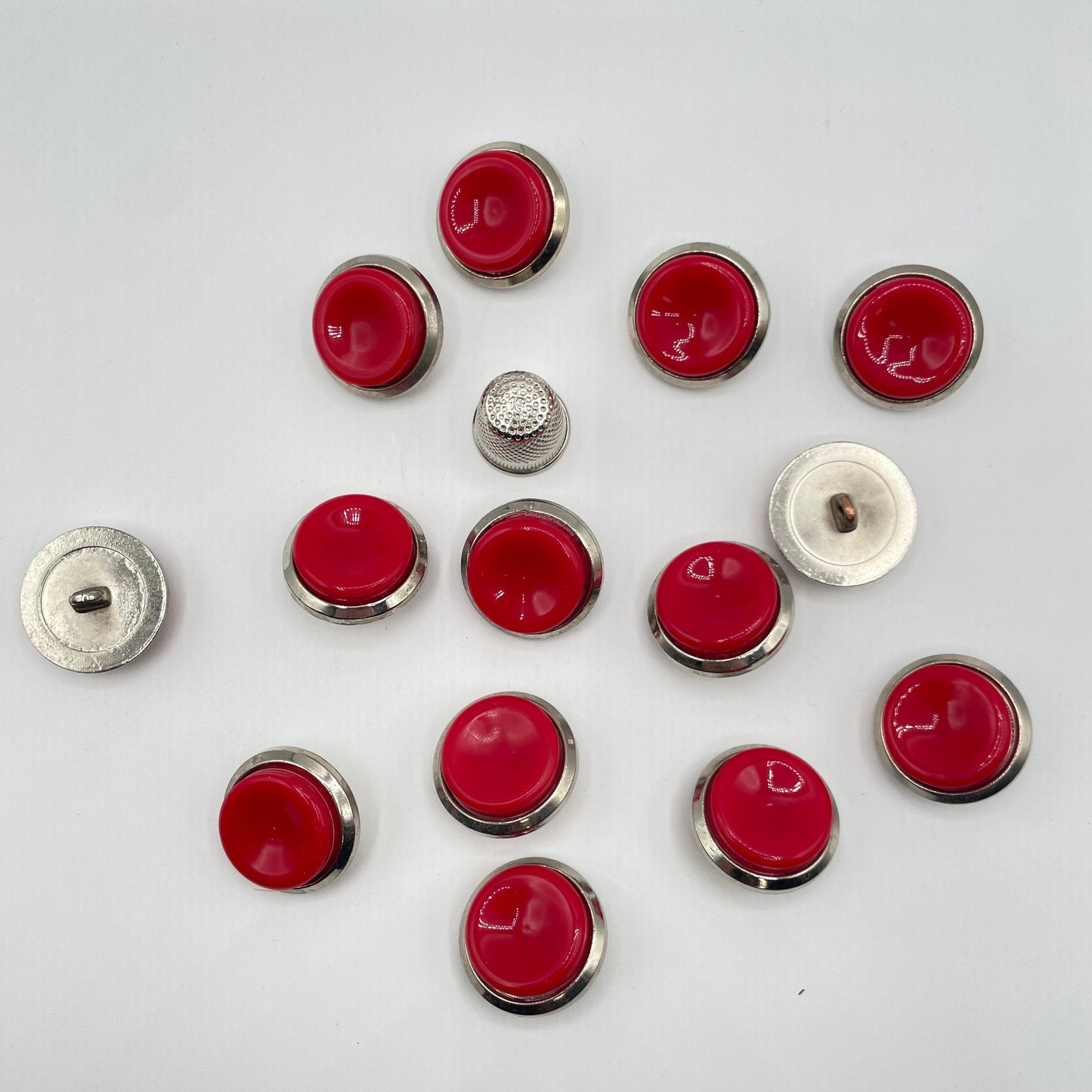 Pack 14 botones vintage de pasta, años 50, color metal y rojo