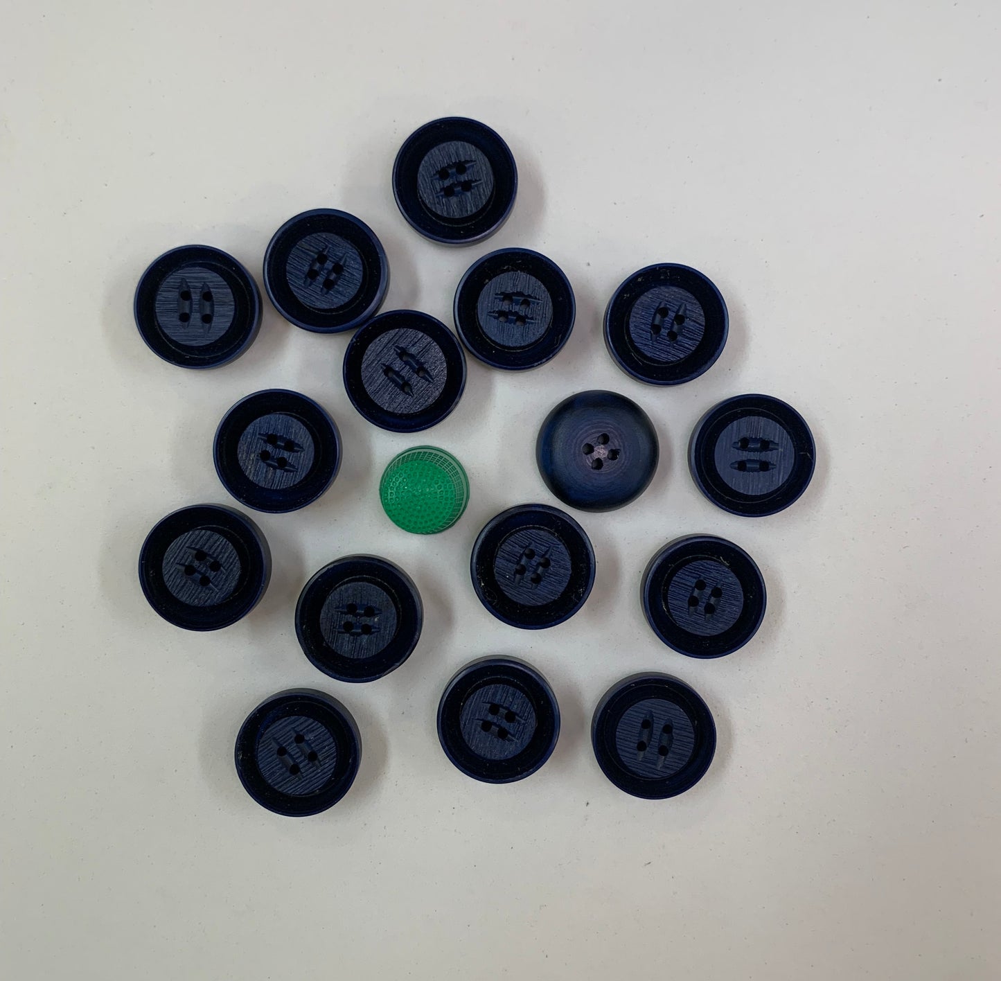 Pack 16 botones vintage color azul marino y negro
