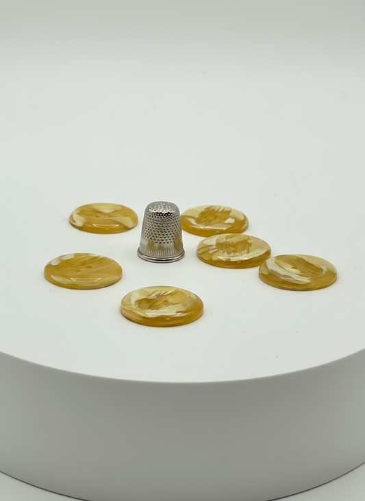 Pack 6 botones vintage de pasta color amarillo. Años 60