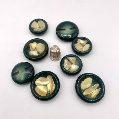 Pack 8 botones de pasta color verde con nácar incrustado