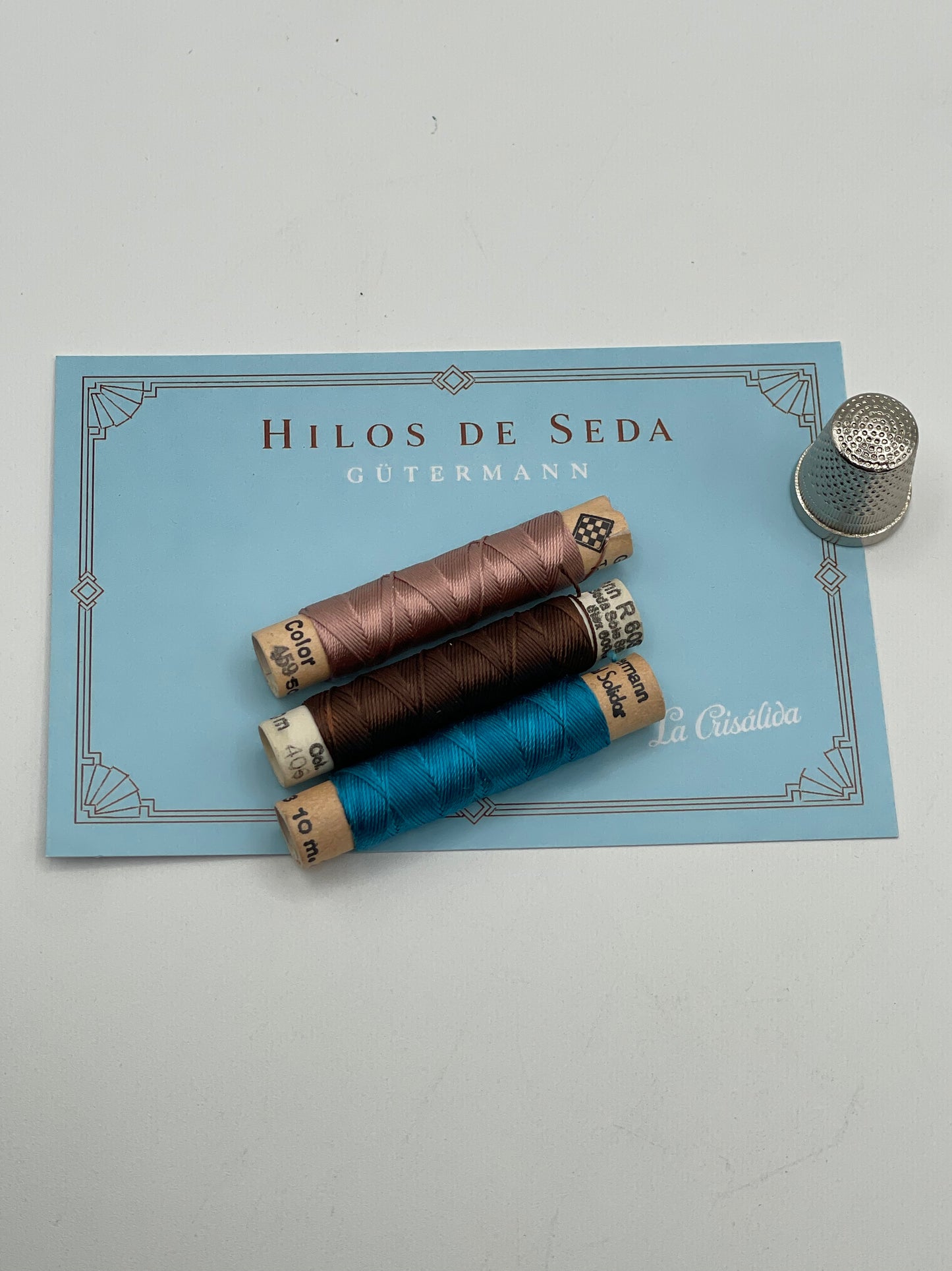 Surtido de 3 Bobinas Seda Pura Antigua Gütermann, 3 colores (Azul pavo real, Marrón nogal y Rosa arcilla)