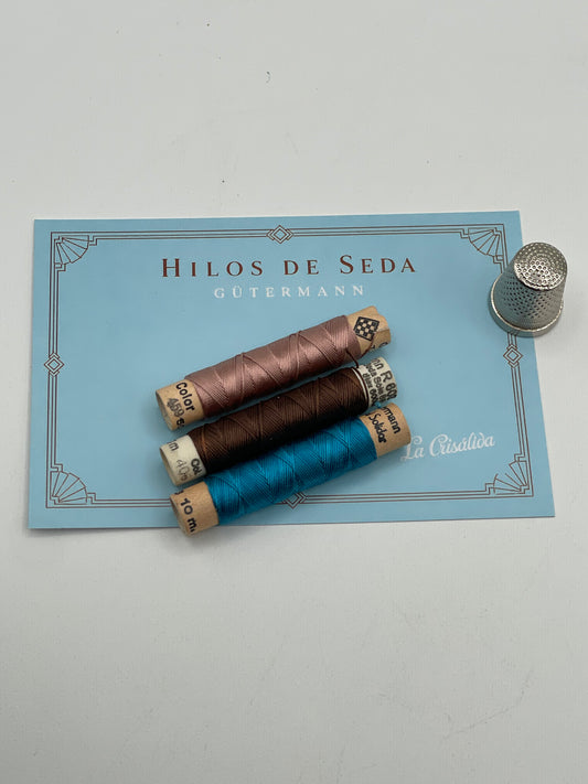 Surtido de 3 Bobinas Seda Pura Antigua Gütermann, 3 colores (Azul pavo real, Marrón nogal y Rosa arcilla)