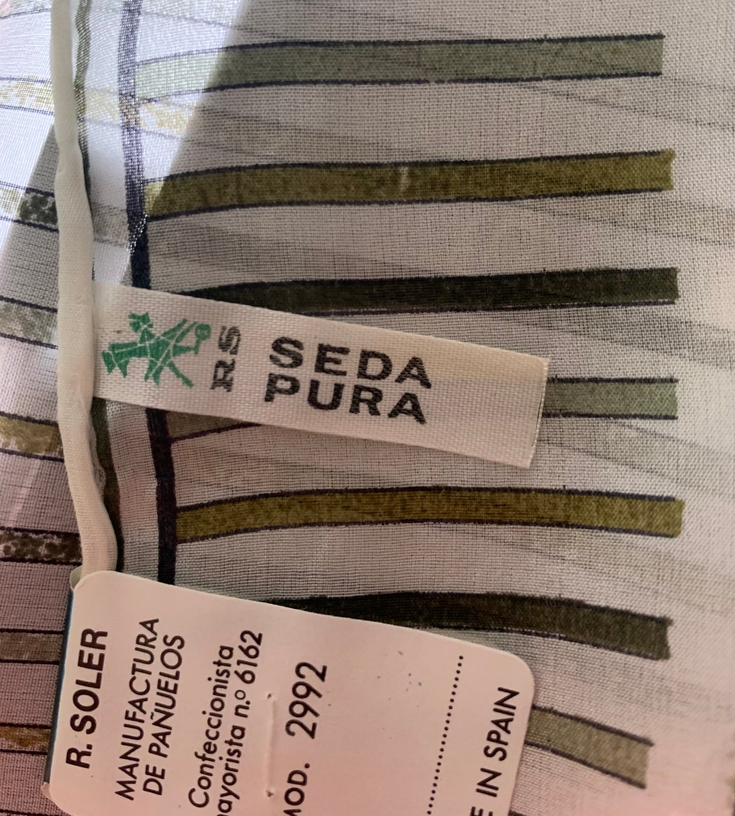 Pañuelo pura seda años 70 en color blanco roto, verde y marrón ROBERT WILLIAM