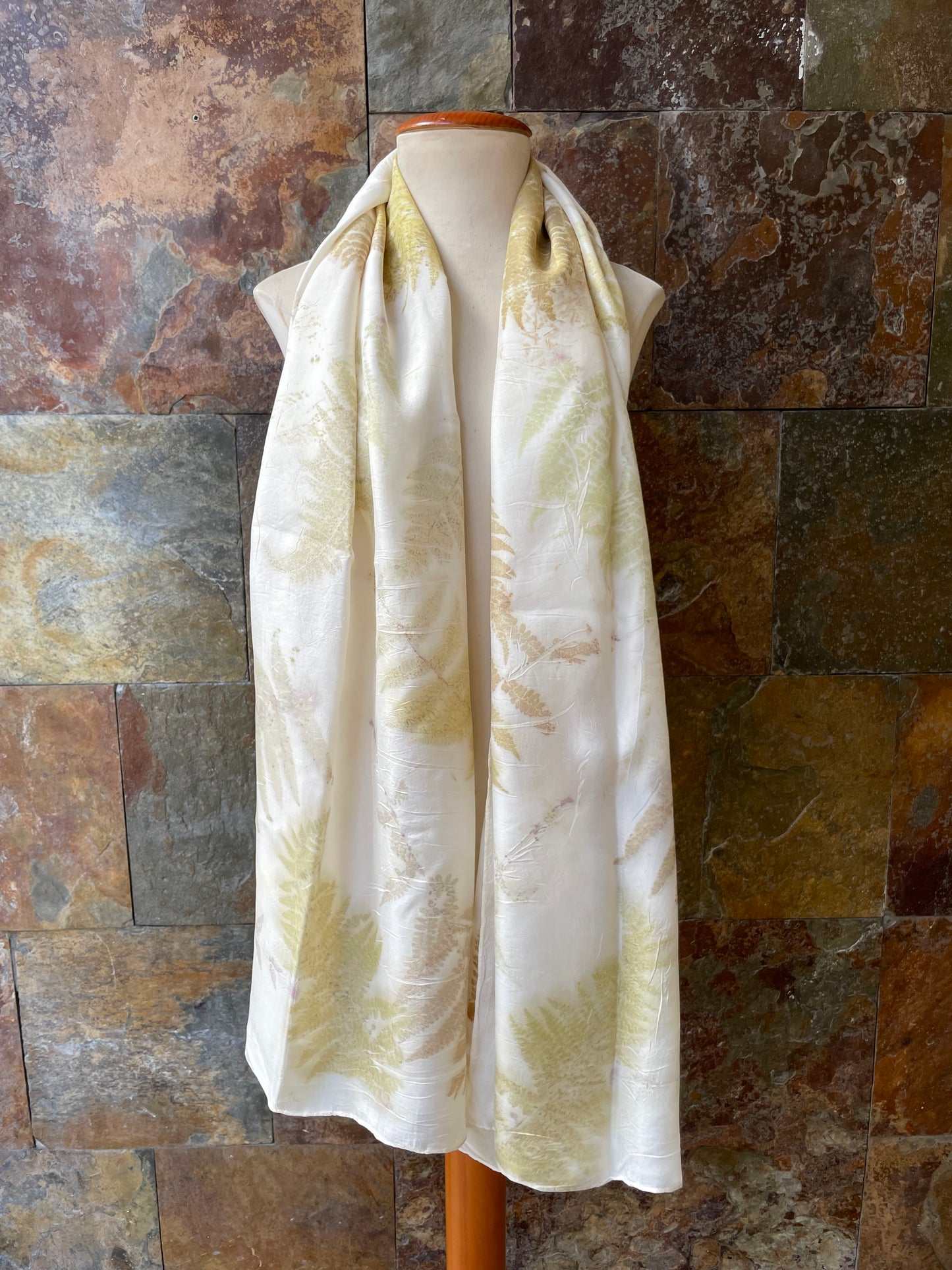 Pañuelo seda 100% tintado con la técnica ECOPRINT por RAMÓN SANTOS