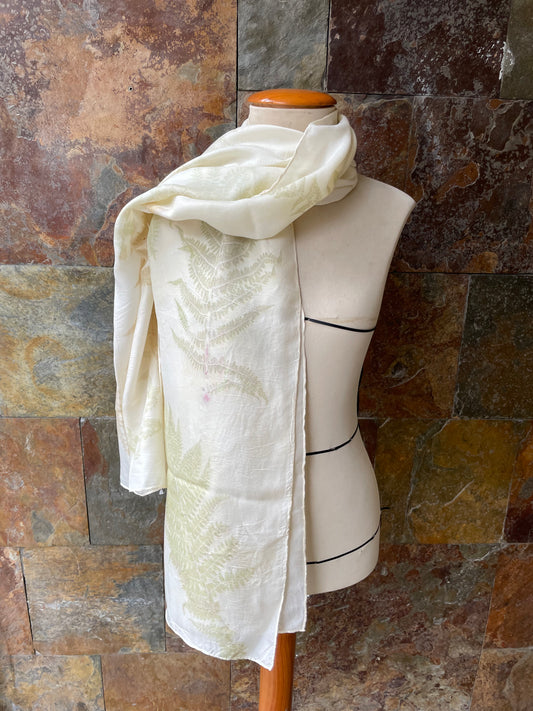 Pañuelo seda 100% tintado con la técnica ECOPRINT por RAMÓN SANTOS