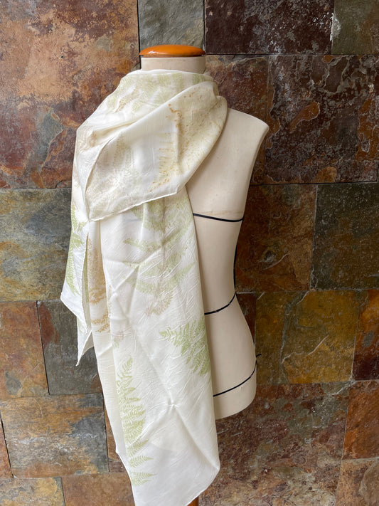 Pañuelo seda 100% tintado con la técnica ECOPRINT por RAMÓN SANTOS