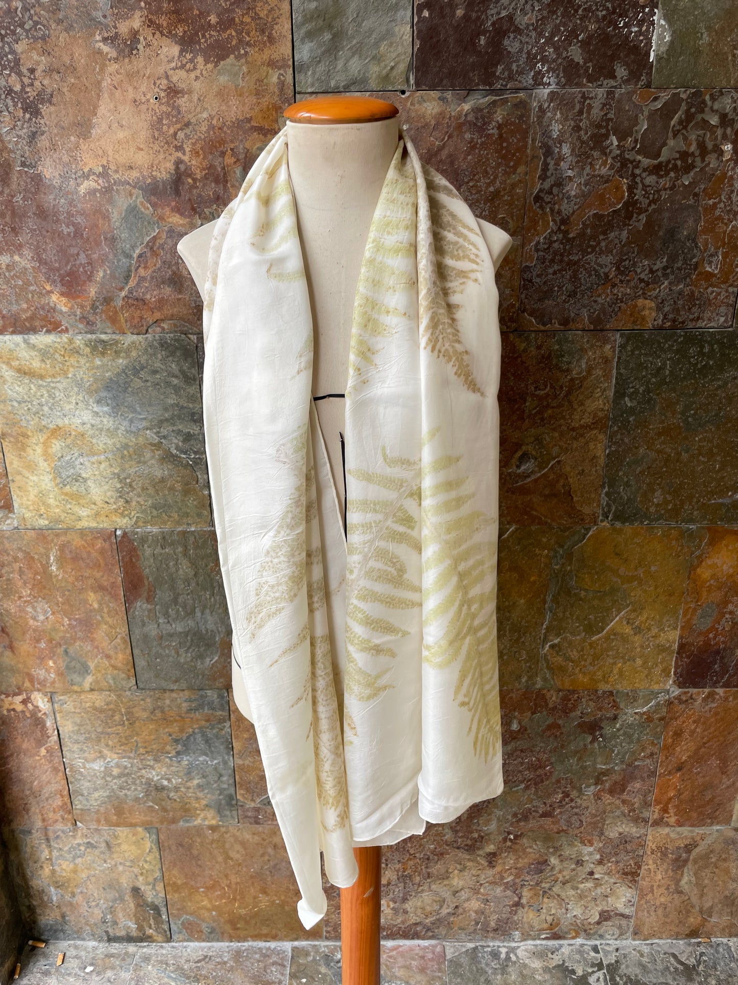 Pañuelo seda 100% tintado con la técnica ECOPRINT por RAMÓN SANTOS