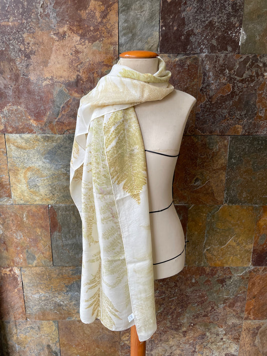 Pañuelo seda 100% tintado con la técnica ECOPRINT por RAMÓN SANTOS