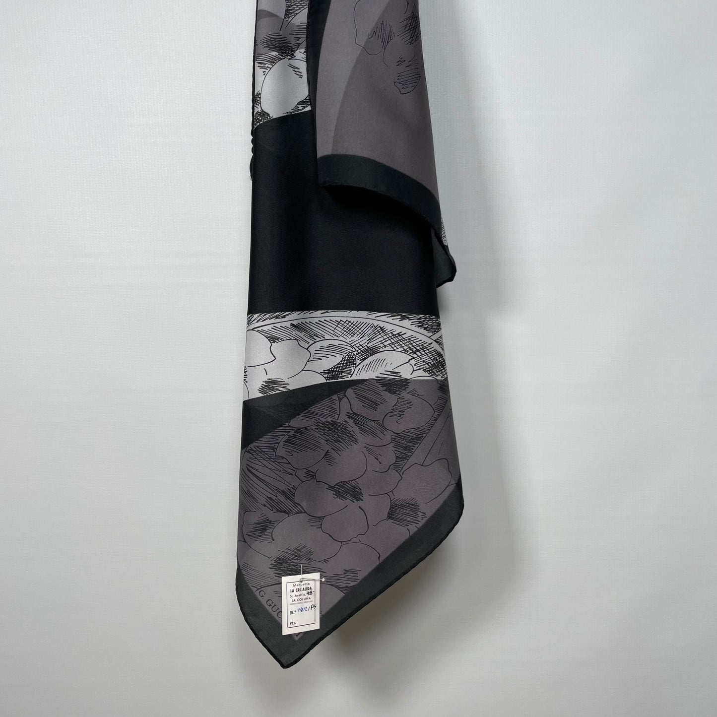 Pañuelo vintage italiano años 70 color negro, gris y blanco G. GUCCINI