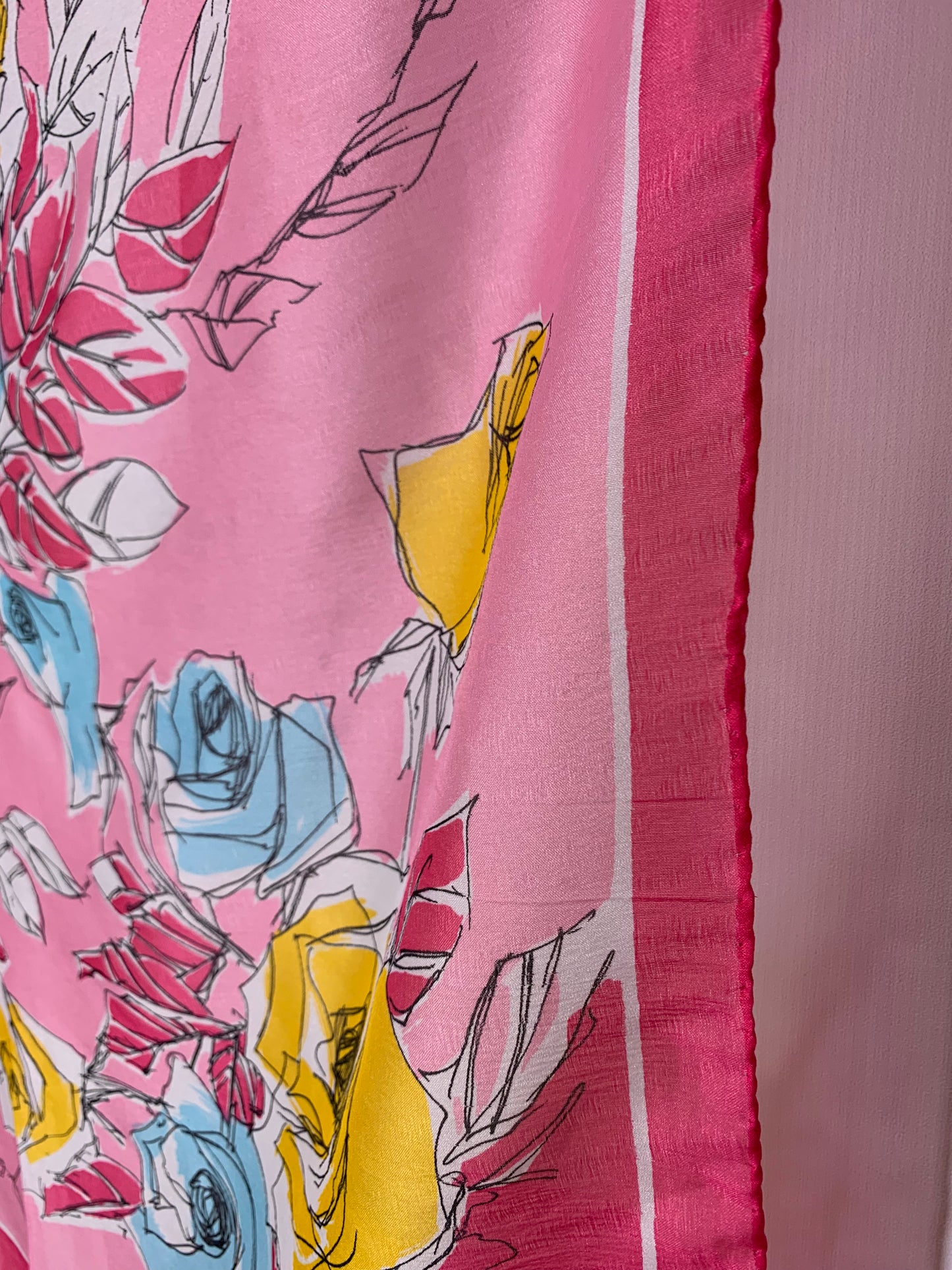 Pañuelo vintage italiano años 70 color rosa, amarillo y azul SAINT MICHELE