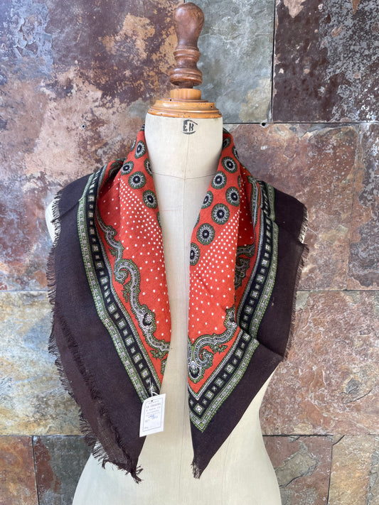 Pañuelo vintage italiano años 70 en colores marrón, naranja oscuro, verde y blanco