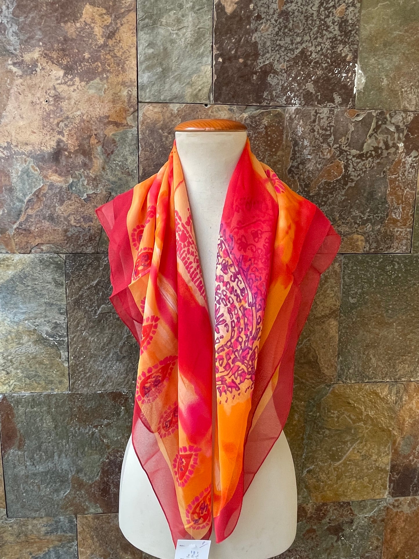 Pañuelo vintage italiano años 70, tonos rojos, naranjas y rosas DOMINGUEZ