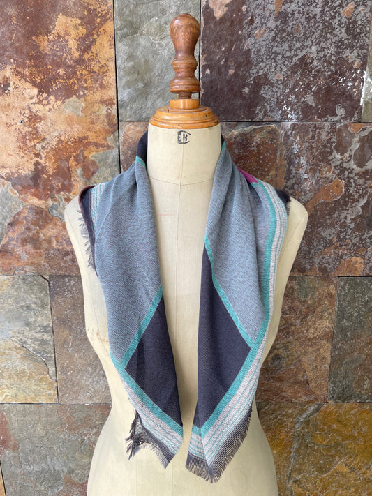 Pañuelo vintage italiano en colores verde aguamarina, morado, marrón y beige