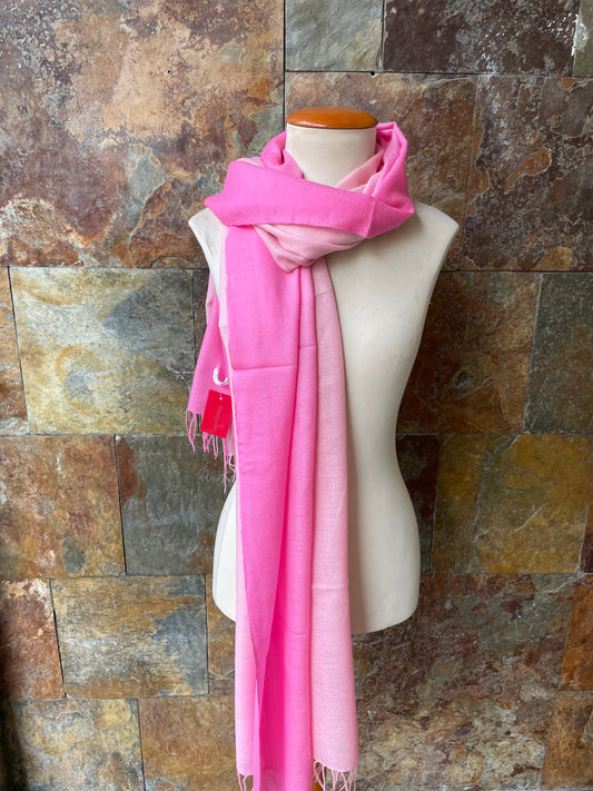 Pashmina vintage 100% lana con flecos en tonos rosas DOMINGUEZ