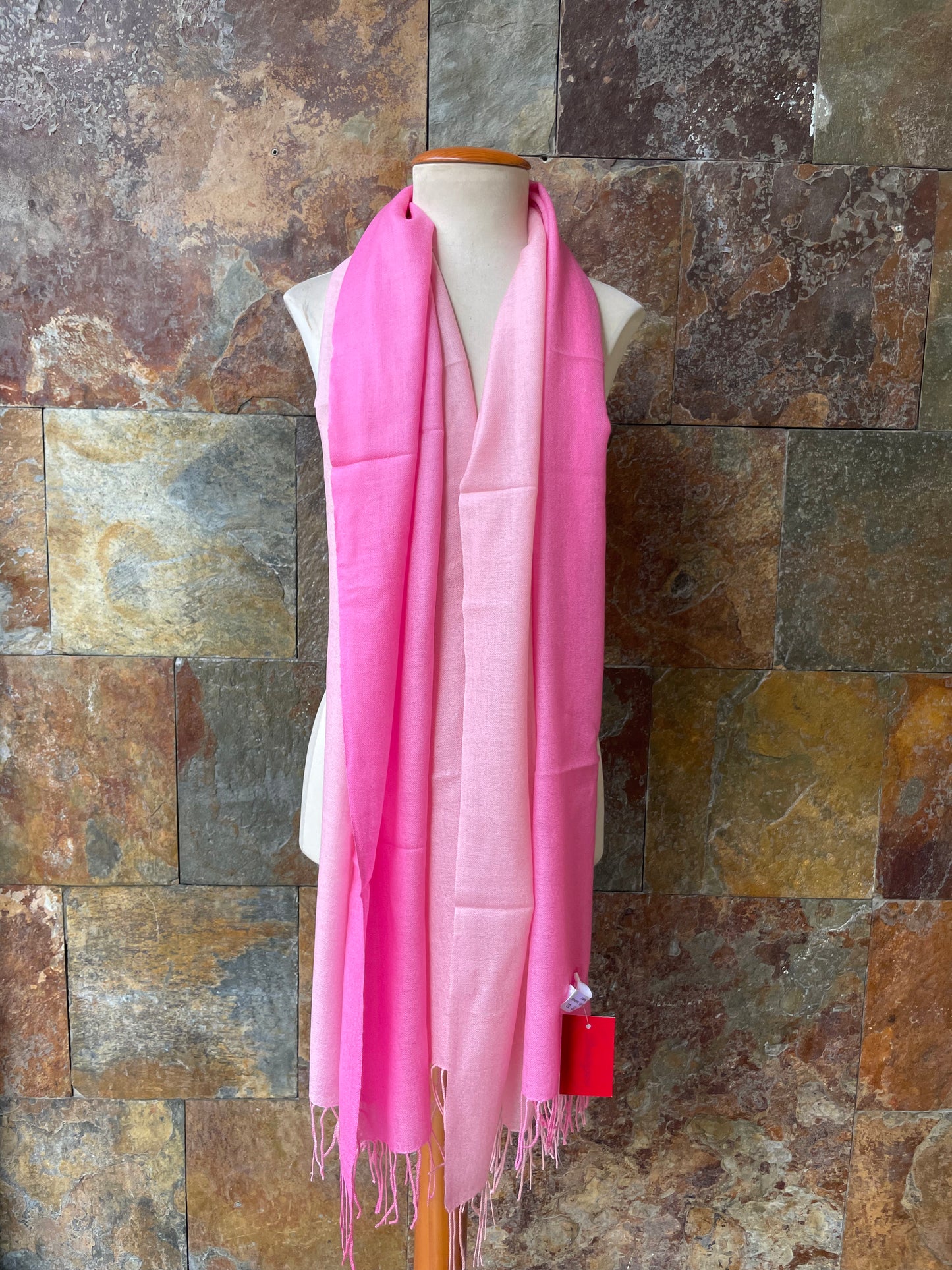 Pashmina vintage 100% lana con flecos en tonos rosas DOMINGUEZ