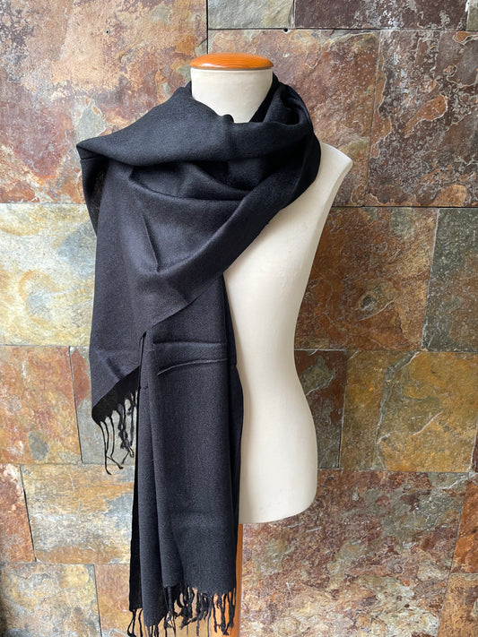 Pashmina vintage con fleco en color negro