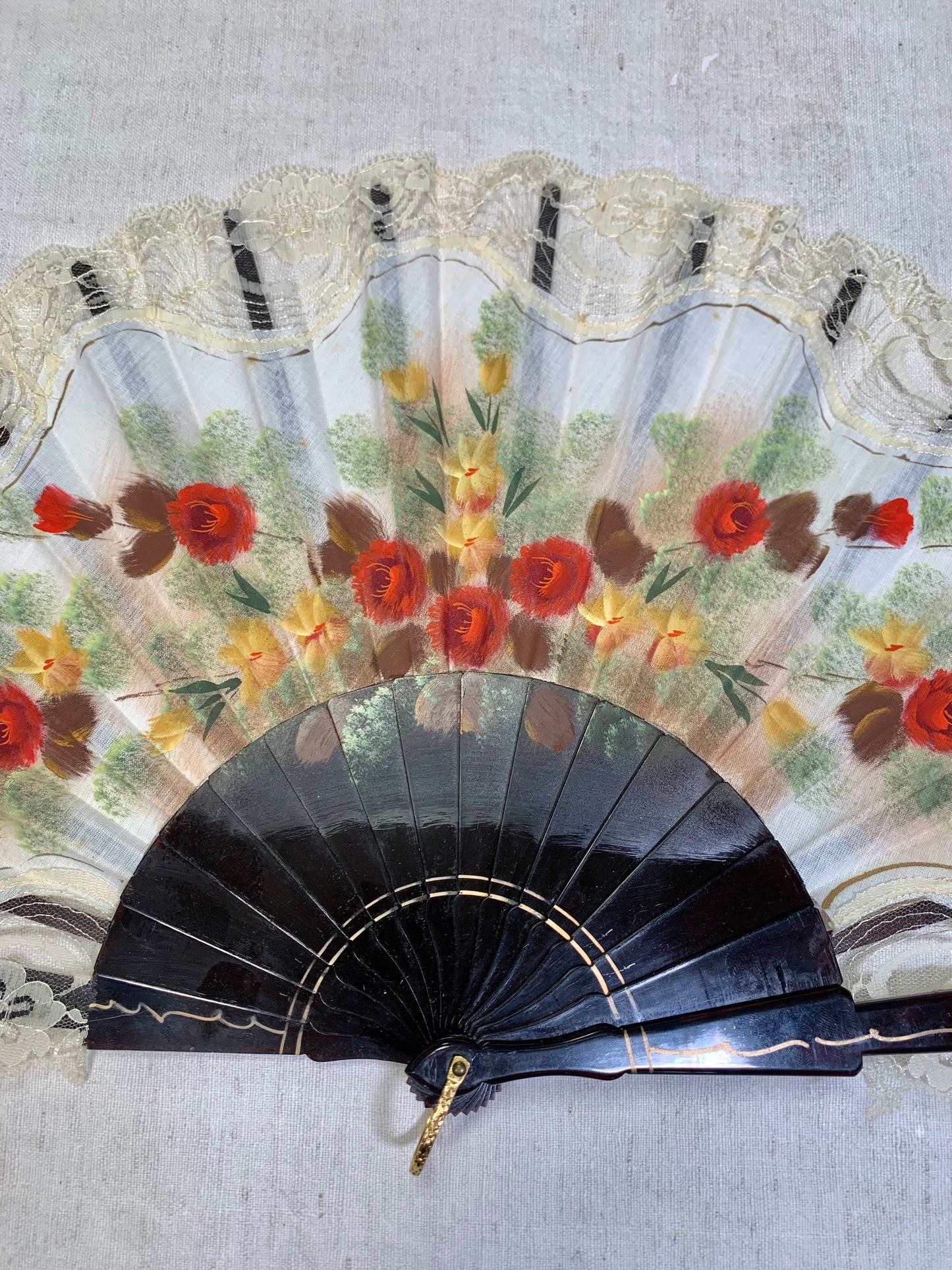 Pericón de pasta antiguo con encaje beige, color carey y pintado a mano con motivos florales