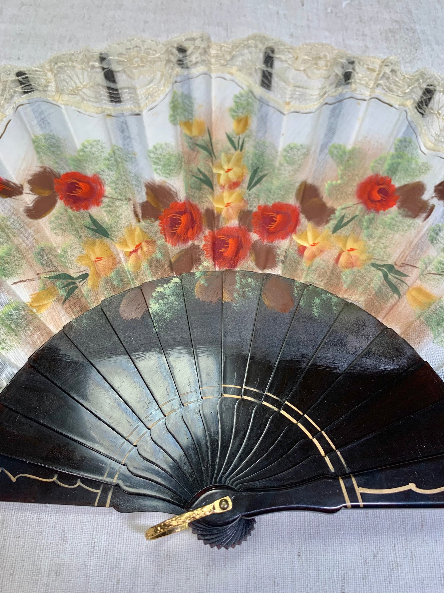 Pericón de pasta antiguo con encaje beige, color carey y pintado a mano con motivos florales