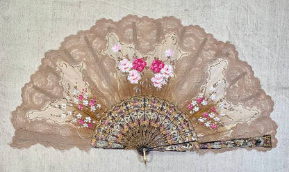 Pericón de pasta antiguo con encaje beige, color carey y pintado a mano con motivos florales