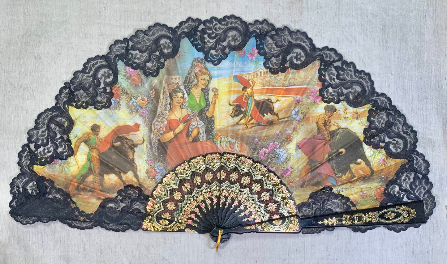 Pericón de pasta antiguo con encaje negro, color carey e imagen impresa con motivos taurinos