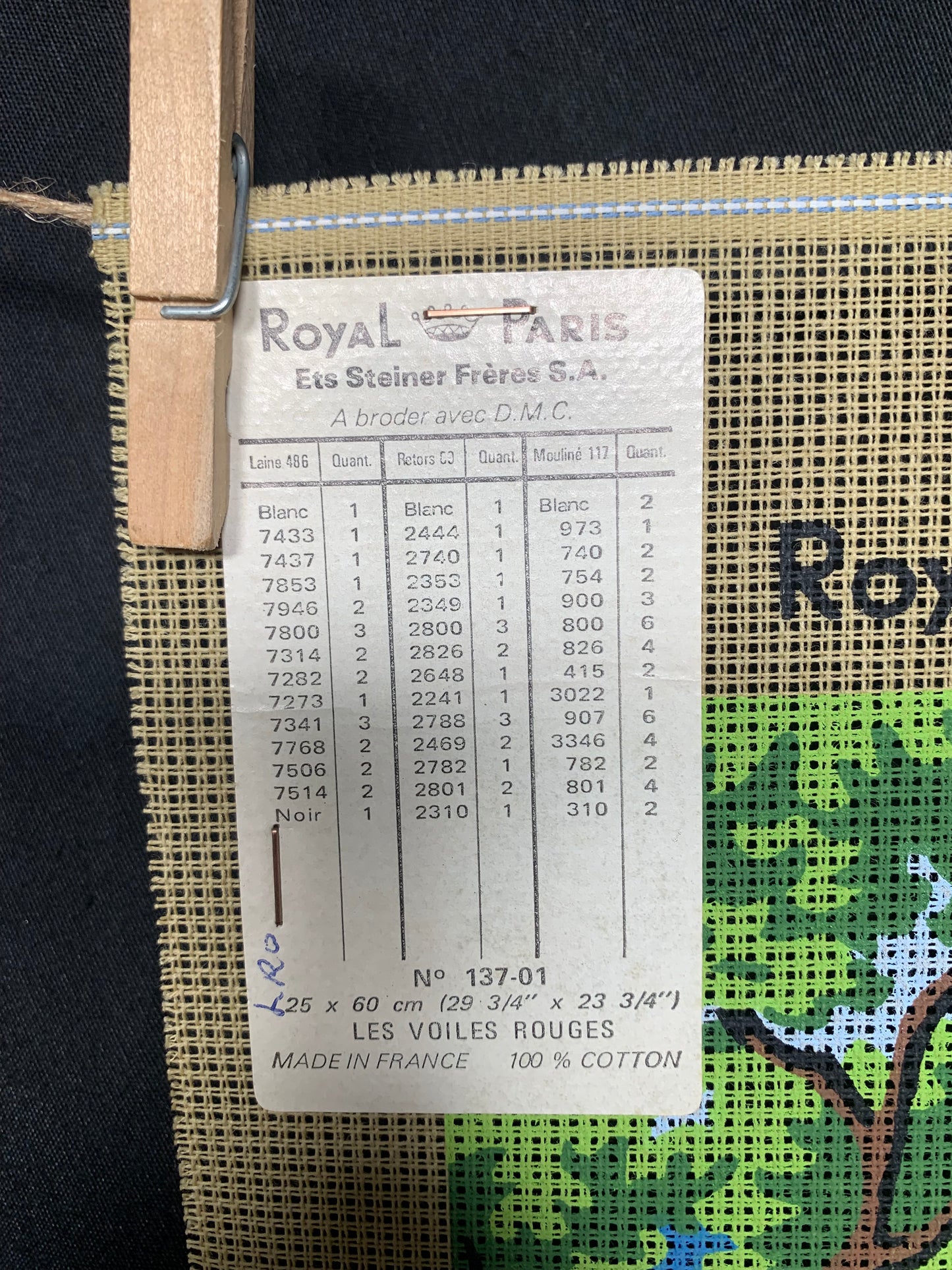Petit point: "Les voiles rouges" Royal Paris - CON HILOS