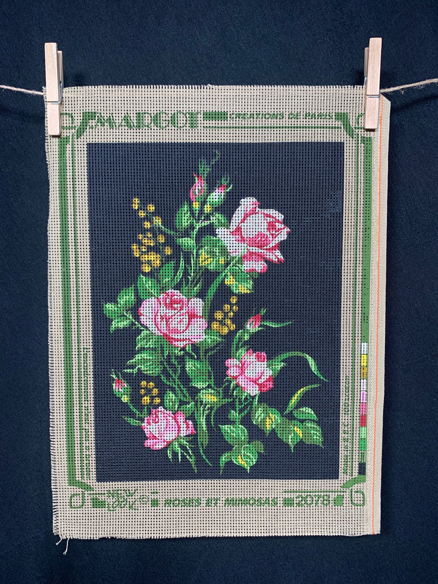 Petit point: "Roses et mimosas" MARGOT - CON HILOS