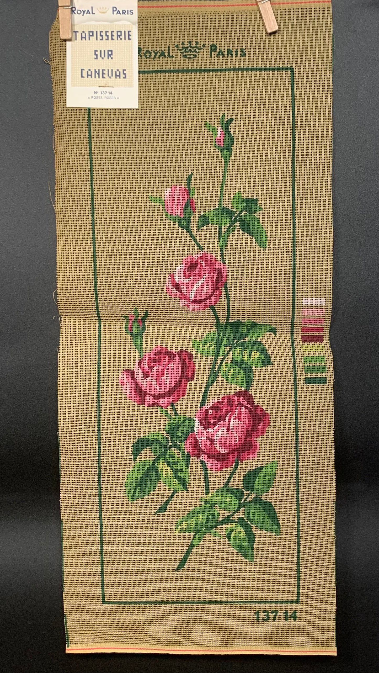Petit point: "Roses roses" Royal Paris - CON HILOS