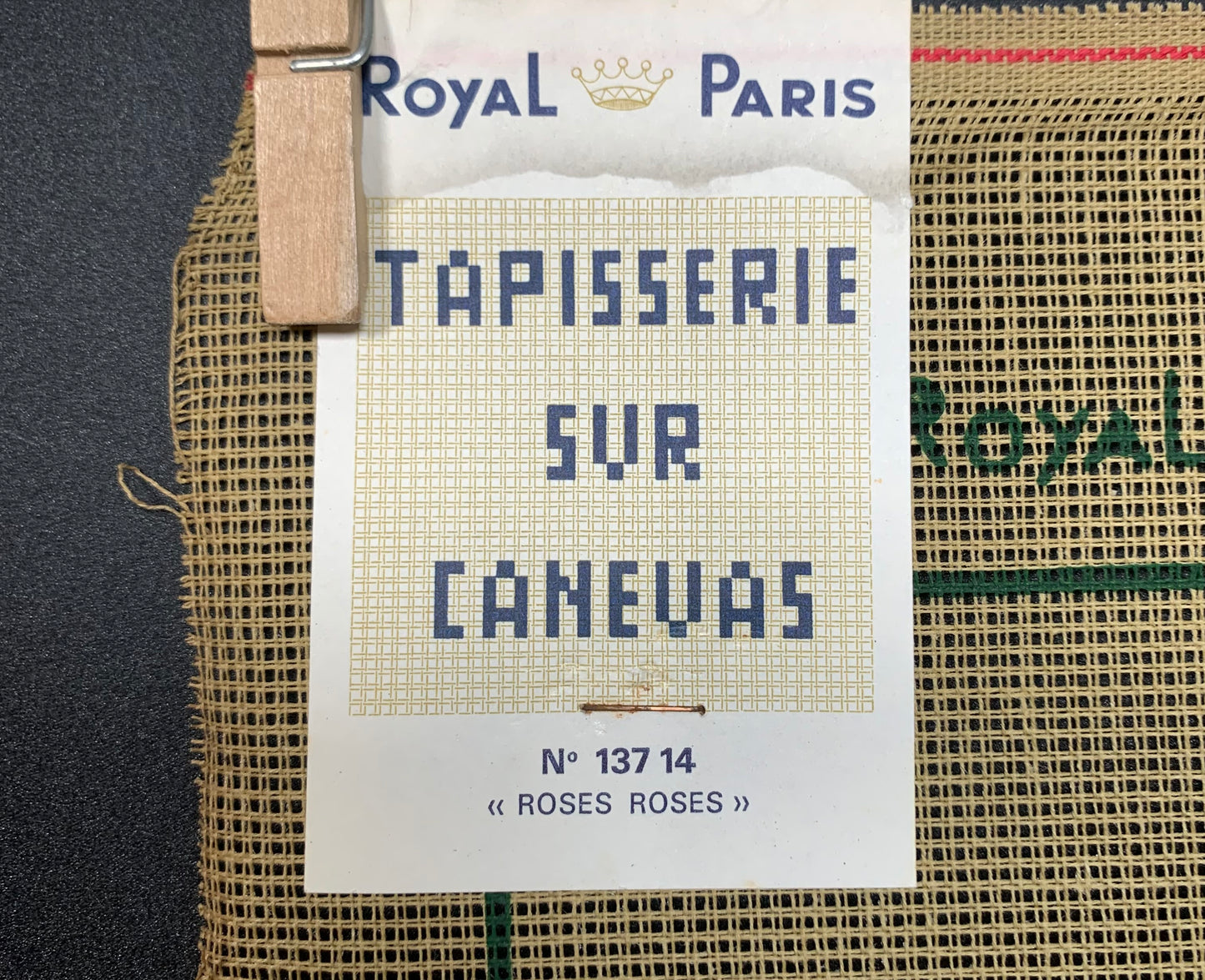 Petit point: "Roses roses" Royal Paris - CON HILOS