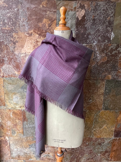 Manta en color gris y berenjena CONDESTABLE - Único en stock