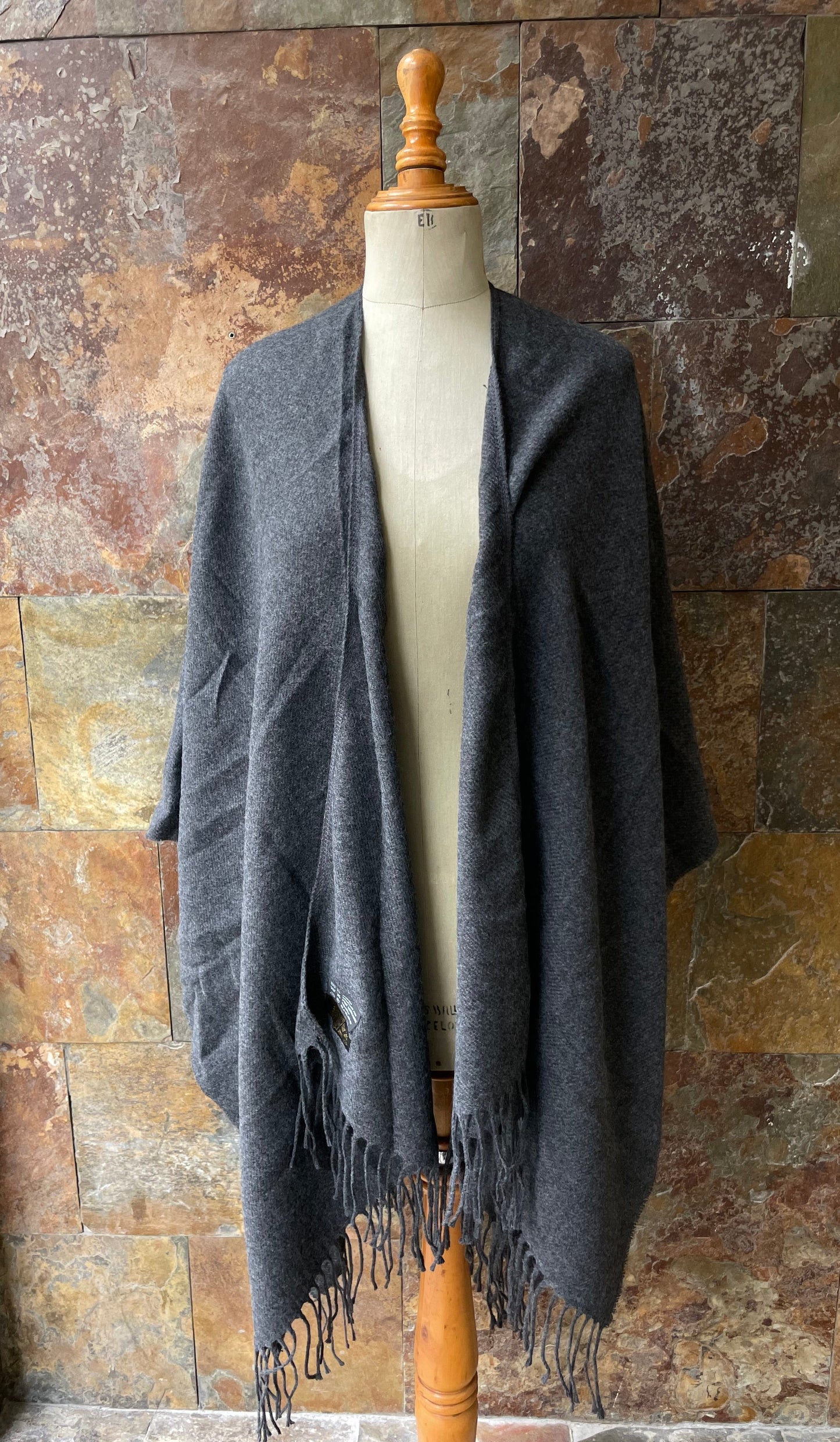 Poncho vintage italiano en color gris - Único en stock