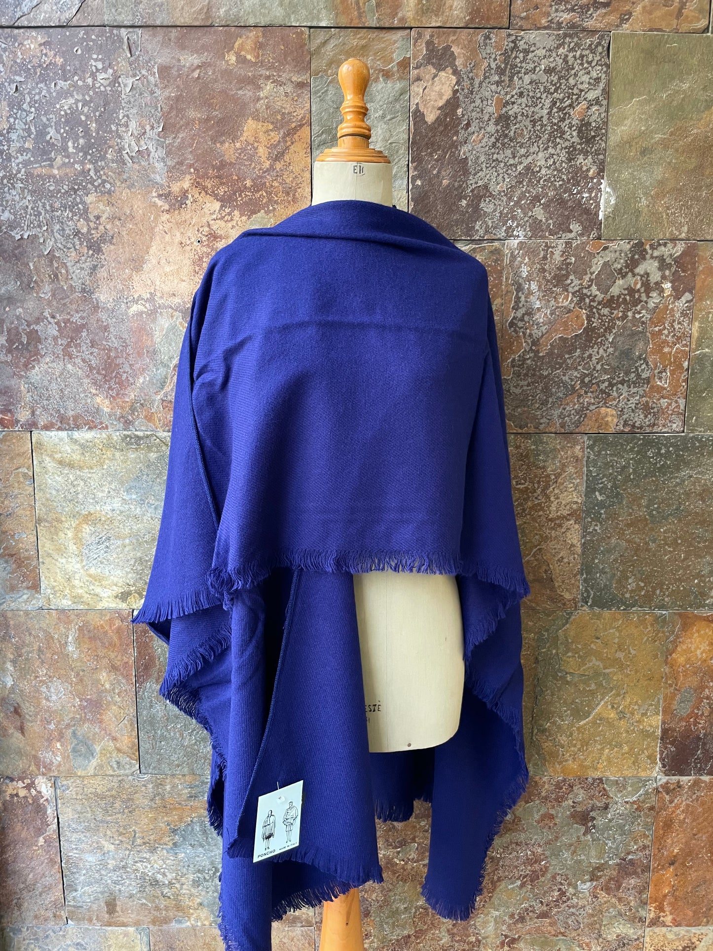 Poncho vintage italiano en color marino - Único en stock